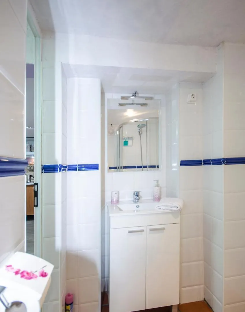 Guest house Apartment Vacarisses Torreblanca Estacion, Piscina Privada